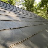 耐久性とメンテナンスの視点から屋根材を比較する